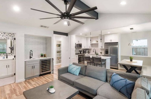 Austin House | Emerald Forrest Escape -3bd/2.5 bth + Pet Friendly