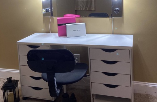 Amityville House | Emerald glam room