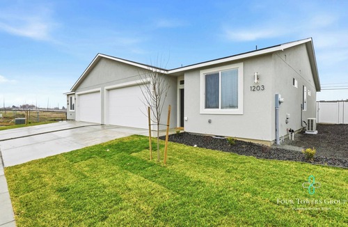 Hermiston House | Emerald Haven 3BR Retreat Work-Ready + Relaxation