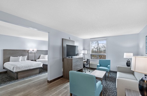 Calgary Hotel | Emerald Hotel & Suites