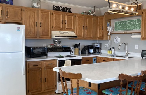 Emerald Isle Cottage | EMERALD ISLE - GREAT LOCATION! BEAUTIFUL VIEWS! 2nd Row, 4 BR, 2BA, SLEEPS 10