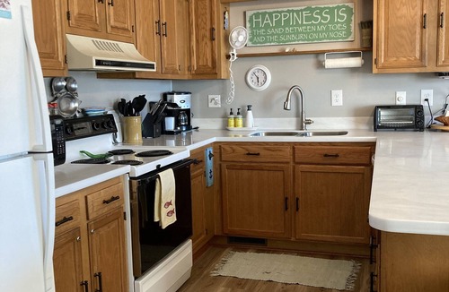 Emerald Isle Cottage | EMERALD ISLE - GREAT LOCATION! BEAUTIFUL VIEWS! 2nd Row, 4 BR, 2BA, SLEEPS 10