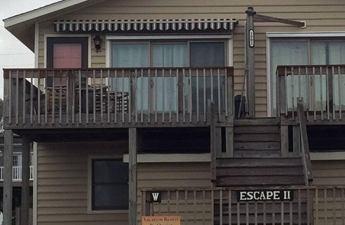 Emerald Isle Cottage | EMERALD ISLE - GREAT LOCATION! BEAUTIFUL VIEWS! 2nd Row, 4 BR, 2BA, SLEEPS 10