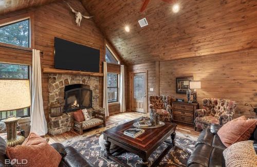 Shreveport House | Emerald Isle Log Cabin Private Island Lakefront
