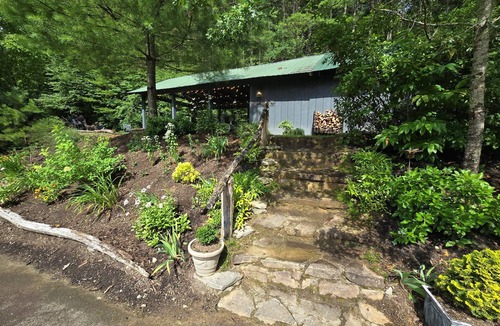 Cedar Mountain House | Emerald Lake Cottage - Families - Fishing - Biking