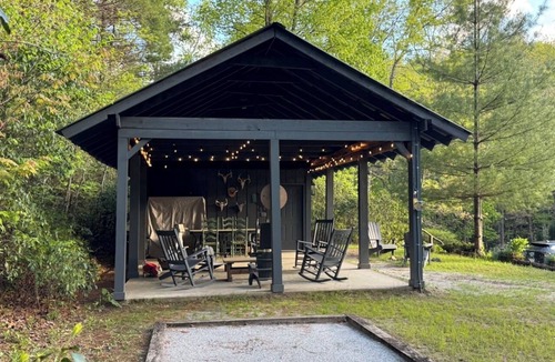 Cedar Mountain House | Emerald Lake Cottage - Families - Fishing - Biking