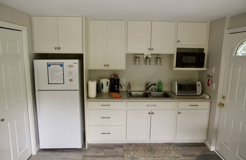 Bellingham Apartment | 'Emerald Lake' Studio - SPRING HAS SPRUNG!
