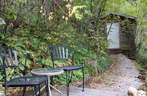 Bellingham Apartment | 'Emerald Lake' Studio - SPRING HAS SPRUNG!