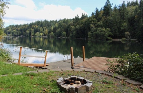 Bellingham Apartment | 'Emerald Lake' Studio - SPRING HAS SPRUNG!
