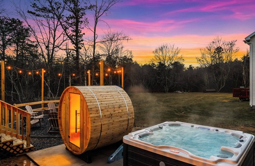 Long Pond House | Emerald Luxe Retreat – Lake Hot Tub Sauna