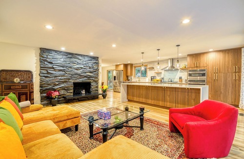 Inglewood-Finn Hill House | Emerald Luxury Home with Hot Tub