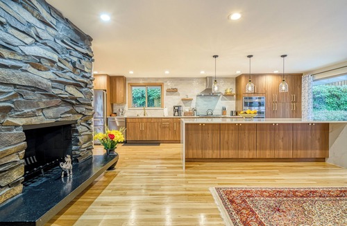 Inglewood-Finn Hill House | Emerald Luxury Home with Hot Tub