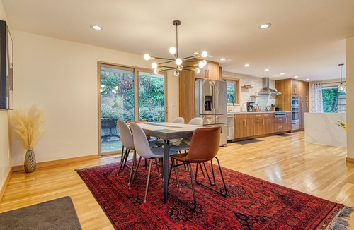 Inglewood-Finn Hill House | Emerald Luxury Home with Hot Tub