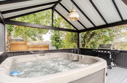 Inglewood-Finn Hill House | Emerald Luxury Home with Hot Tub