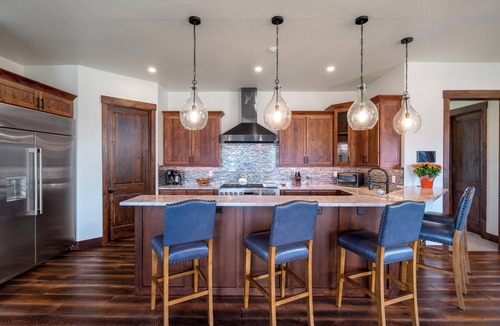 Steamboat Springs Cabin | Emerald Mountain Lodge -Views! Western Bar-Theater-Short walk to the Gondola