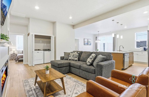 Hermiston House | Emerald Retreat 3BR | Work-Ready | Fast Wi-Fi