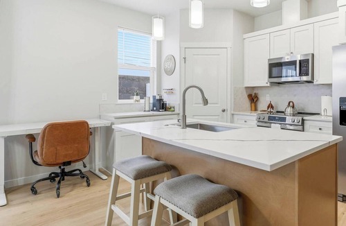 Hermiston House | Emerald Retreat 3BR | Work-Ready | Fast Wi-Fi