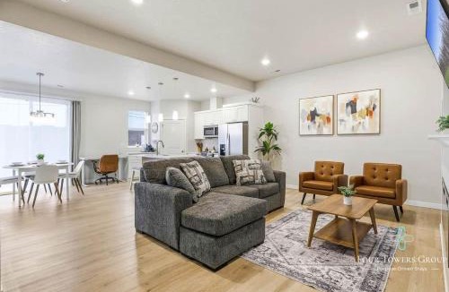 Hermiston House | Emerald Retreat 3BR | Work-Ready | Fast Wi-Fi