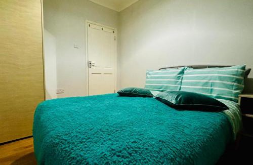 Larkswood House | Emerald Room