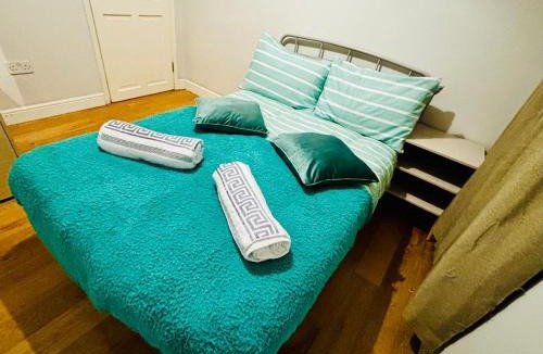 Larkswood House | Emerald Room