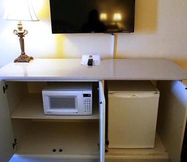 Daytona Beach Shores Hotel | Emerald Shores Hotel - Daytona Beach