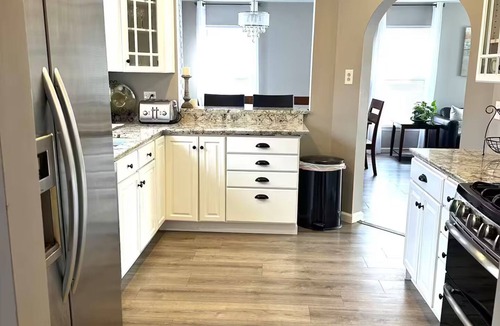 Carpentersville House | Emerald spacious 3 bedroom 5 bed one king