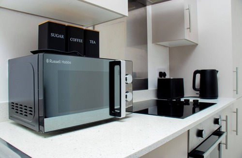 Harlington Apartment | Emerald Suite - 2 Bed Flat by Heathrow, Free Parking