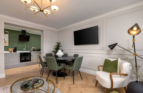 Dalavich Apartment | Emerald Suite, The Stirling Residence