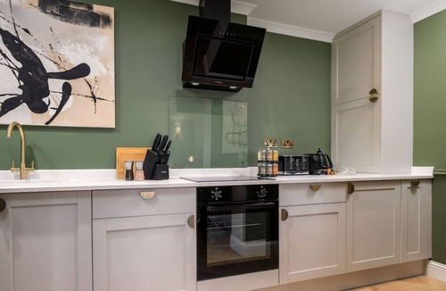 Dalavich Apartment | Emerald Suite, The Stirling Residence