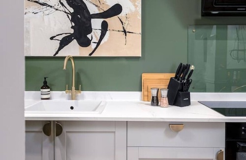 Dalavich Apartment | Emerald Suite, The Stirling Residence