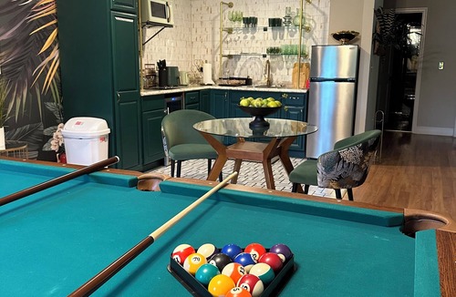 Rosedale Villa | emerald suite