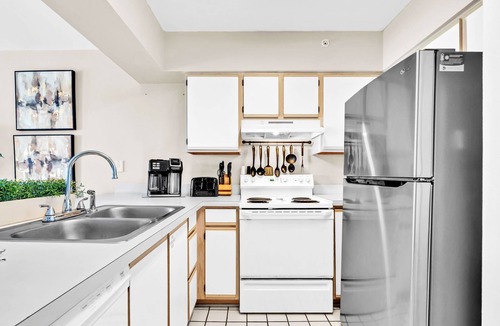 Harold Condo | Emerald Towers West 5003