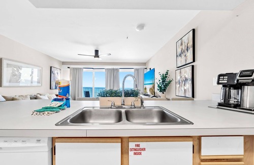 Harold Condo | Emerald Towers West 5003