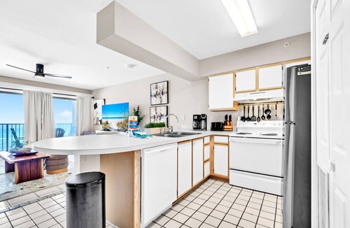 Harold Condo | Emerald Towers West 5003