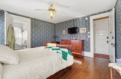 Manheim House | Emeralds N Evergreen