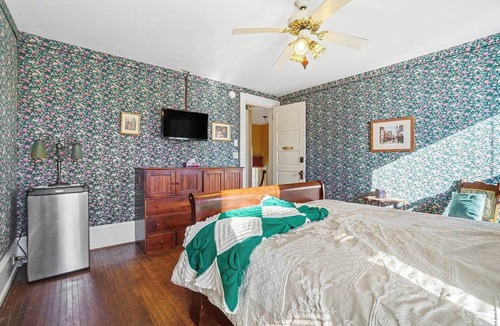 Manheim House | Emeralds N Evergreen
