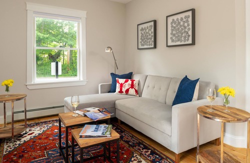Kennebunk Apartment | Emerson Cottage at Waldo Emerson Inn