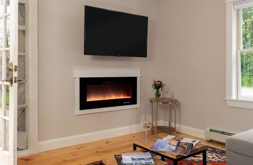 Kennebunk Apartment | Emerson Cottage at Waldo Emerson Inn