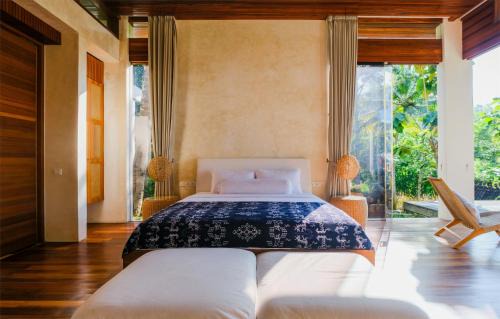 Selong Belanak Hotel | EMHILL Estate Lombok