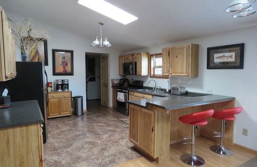 Emigrant House | EMIGRANT LODGE - 4 bedroom home with central airconditioning