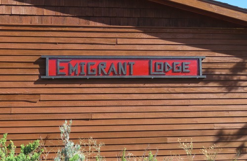 Emigrant House | EMIGRANT LODGE - 4 bedroom home with central airconditioning