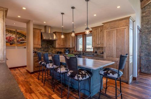 Pray House | Emigrant Peak Lodge