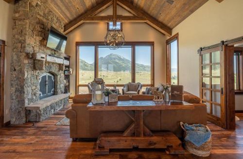 Pray House | Emigrant Peak Lodge