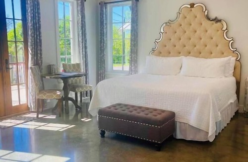 Fredericksburg Hotel | Emigrant's Inn