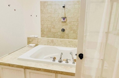Fredericksburg Hotel | Emigrant's Inn