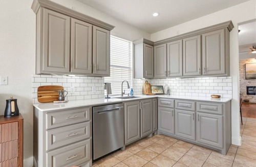 Ada House | Emily House | 3 King Beds | Pet Friendly