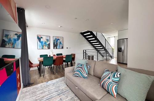 Mid City Apartment | Eminent and Notable 4B/2.5B Residence