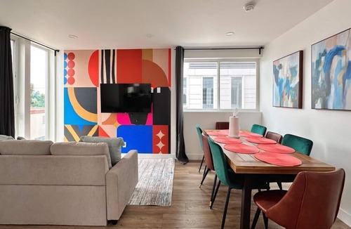 Mid City Apartment | Eminent and Notable 4B/2.5B Residence