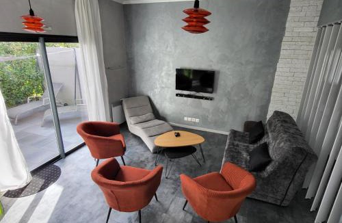 Chasseneuil-du-Poitou House | EMLAVIE - Maison familiale OU Loft SPA - à 3km Futuroscope
