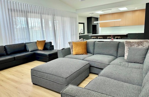 Moama House | Emmylou Escape - Sleeps 16